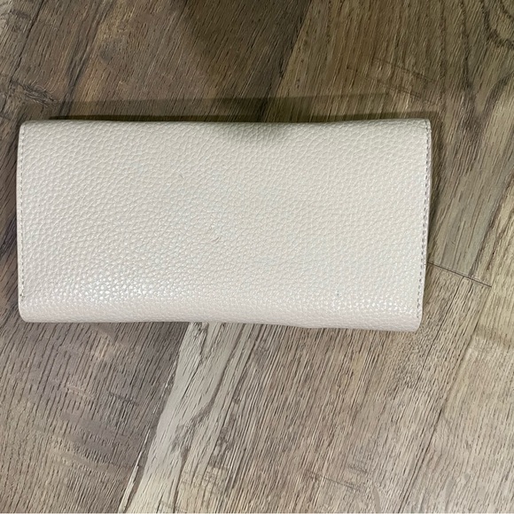 White Textured Wallet - Picture 2 of 3
